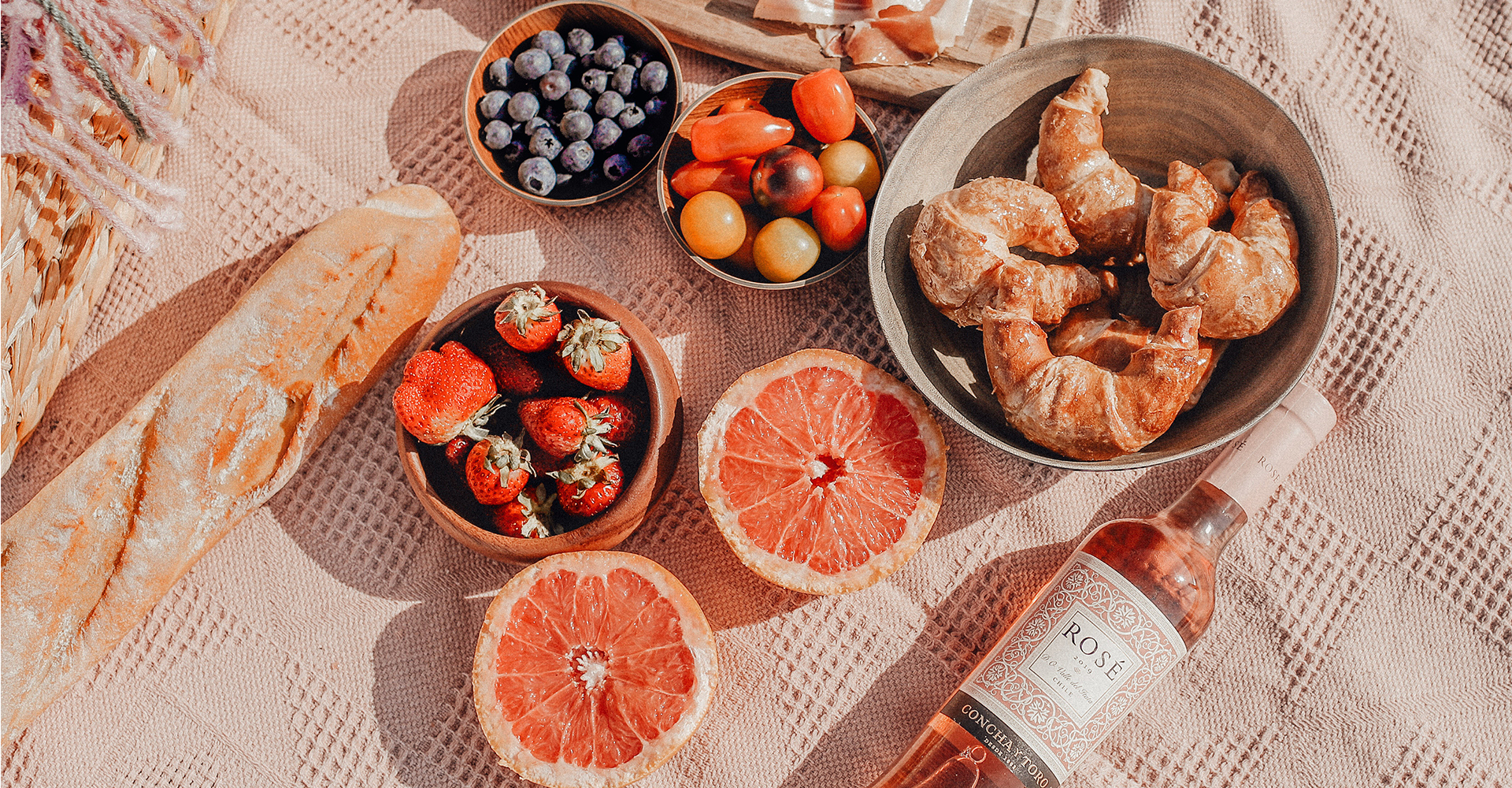 Pratos para um brunch em casa harmonizados com um rosé