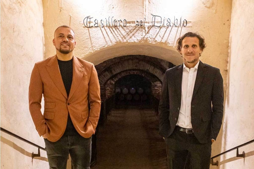 Diego Forlán y Wes Brown en Viña Concha y Toro.