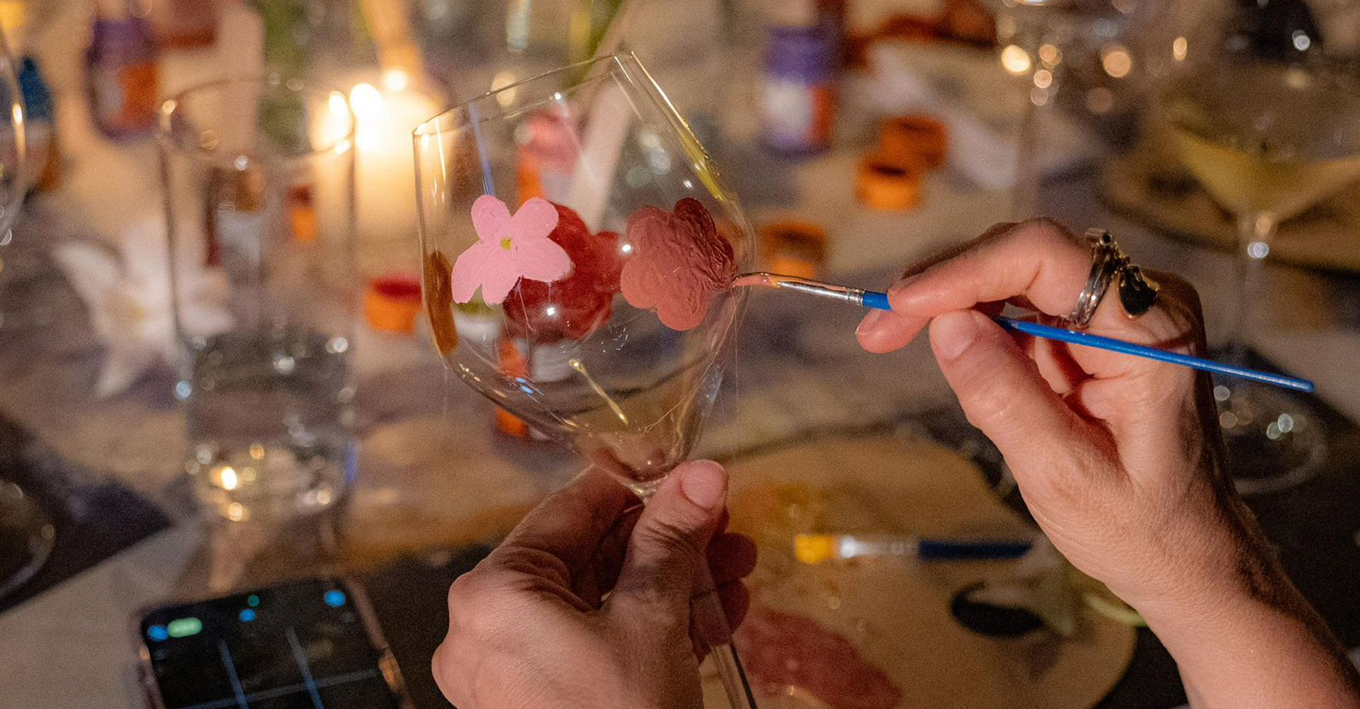 Amelia Wine & Painting llega por primera vez a Panamá